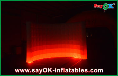 Nadmuchiwane dekoracje świąteczne Dostosowane czerwone / niebieskie duże nadmuchiwane ściany LED do dekoracji scenicznych