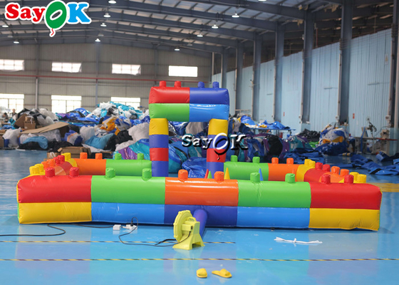 Nadmuchiwane gry trawnikowe Dzieci Indoor Bounce Plac zabaw Building Block Shape Wodoodporne ogrodzenie zderzaka samochodowego