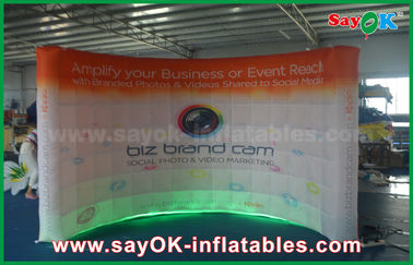 Event Booth Wyświetla 3 X 1,5 X 2,3 M Led Wall Nadmuchiwana budka fotograficzna z nadrukiem