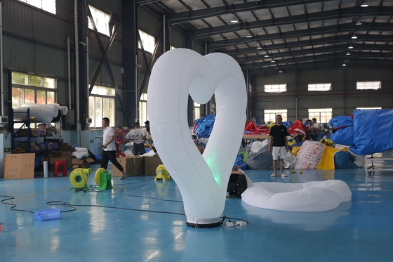 Nadmuchiwana dekoracja oświetleniowa o średnicy 2,5 m Oświetlenie LED w pasie serca