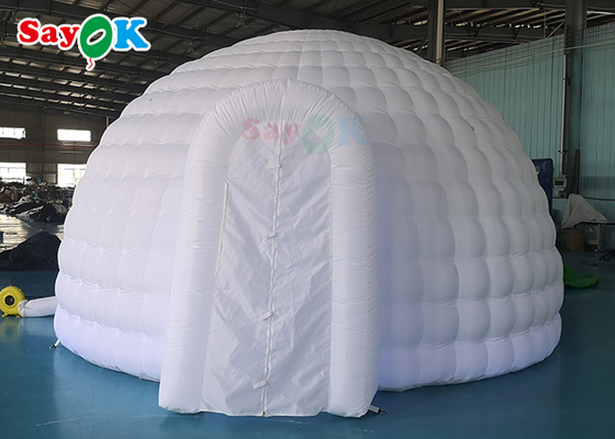 Czysty biały nadmuchiwany namiot kopułowy o wymiarach 6x5x3,2 m ze światłami LED