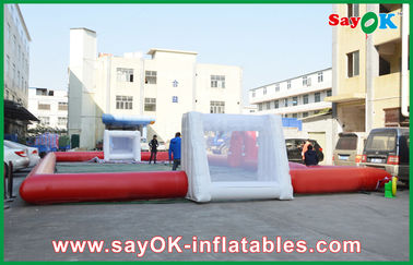 Gigantyczna nadmuchiwana piłka nożna 10m duże nadmuchiwane czerwone boisko do piłki nożnej z bramą Użyj mocnego materiału PVC
