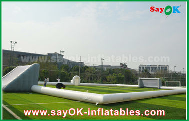 Nadmuchiwana gra w piłkę nożną Giant 10m nadmuchiwane boisko do piłki nożnej, przenośne nadmuchiwane boisko do piłki nożnej z materiałem PVC