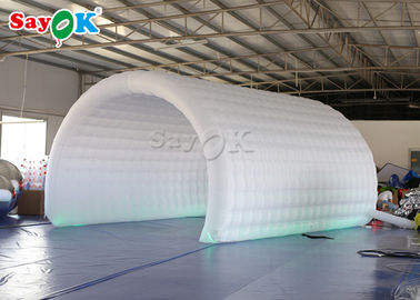 Nadmuchiwany namiot ogrodowy z białej tkaniny Oxford Nadmuchiwany namiot kanałowy 6 * 3 * 3 mH do zawodów sportowych