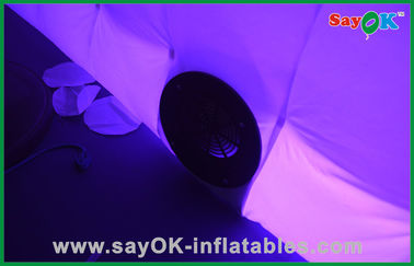 Nadmuchiwany namiot imprezowy Wykonany na zamówienie Przenośny nadmuchiwany fotobudka LED z tkaniny Oxford, zielony / fioletowy