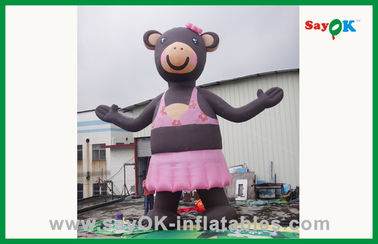 Różowy uroczy niedźwiedź naduchowy postać kreskówki naduchowe zwierzęta do reklamy