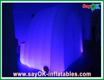 Pasek ekspozycyjny klubu nocnego z reklamą LED Light Nadmuchiwany drążek Certyfikat UL Dmuchawa PVC L4 X W4 X H3.5m