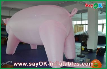 Gigantyczna Różowa Nadmuchiwana Kreskówka Świnia Dostosowana Do Reklamy
