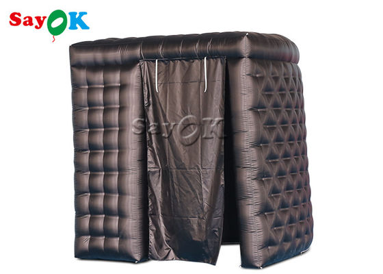 Nadmuchiwany namiot imprezowy 2,4 mH 7,87 stopy Czarny nadmuchiwany zakrzywiony Photo Booth Podwójne drzwi z kurtyną