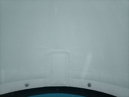 Przenośny, napełniający się namiot projekcyjny dla szkoły